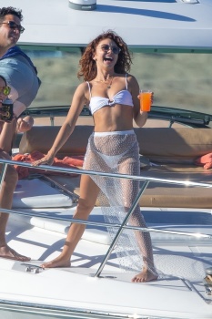 Sarah Hyland - Displays her incredible figure in sizzling high-rise bikini as she larks around on a boat in Cabo San Lucas, December 2, 2020