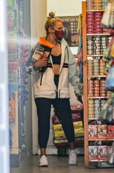 Sharna Burgess - Wears a training bra while shopping at a pet store in Malibu, May 17, 2021