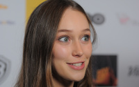 Alycia Debnam Carey 0G4WZqj1_t