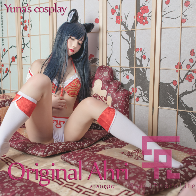 Wild cosplay cat girl - Yuna - Ahri
