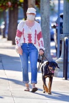 Meryl Streep - Takes her dog on a walk in Santa Monica, August 25, 2020