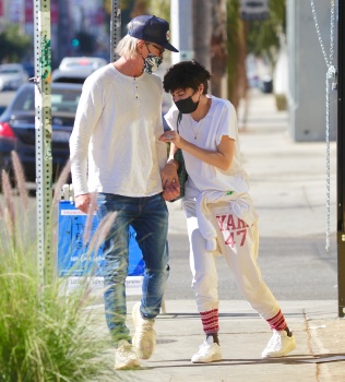 Selma Blair - Shares some laughs with her boyfriend Ron Carlson while shopping on Melrose Ave. in Hollywood, November 15, 2020