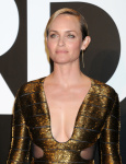 Amber Valletta L2COjD20_t