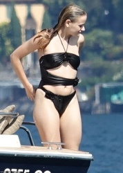 [MQ/LQ] Joey King in bikini with Steven Piet - honeymoon in Lake Como, Italy. September 9 or 10, 2023