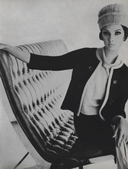 US Vogue August 15, 1961 : Sondra Peterson by Karen Rakdai | the ...