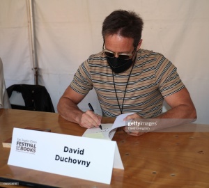 2022/04/23 - David attends the Los Angeles Times Festival of Books FvIsqPOz_t