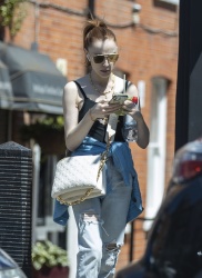 Phoebe Dynevor - Seen going for a walk on a sunny day in London, May 31, 2021