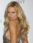 Karolina Kurkova R2jIKsnl_t