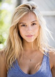 Alexis Ren - Page 2 RmU1EcMY_t