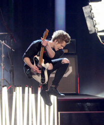 5 Seconds of Summer - Performing on November 23, 2014