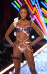 Naomi Campbell G5cA3dvK_t