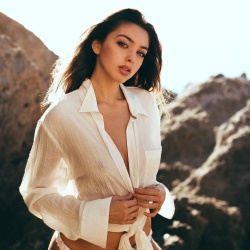 Celine Farach XlL4s72o_t