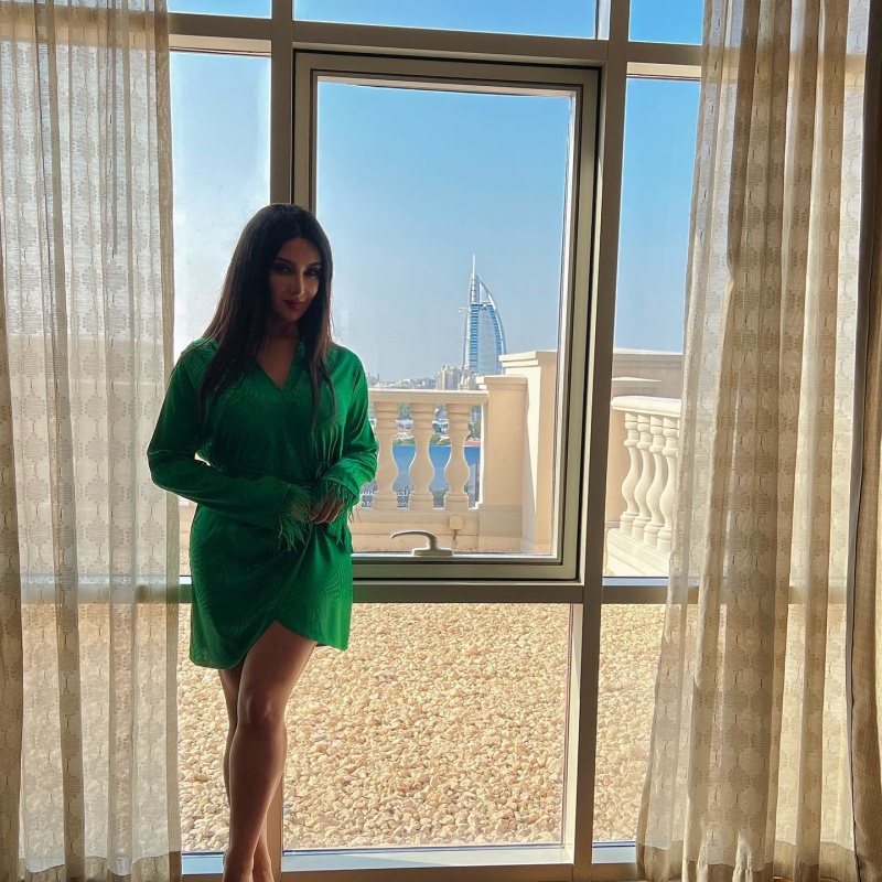 ما الذي يميز إطلالة سامية الطرابلسي على إنستجرام عن غيرها؟ L9LfUMIn_t