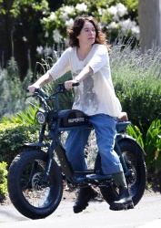 Lena Headey - Rides her her new electric motorbike through the streets of Los Angeles, March 16, 2021