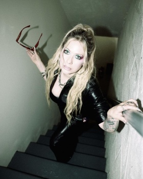 Avril Lavigne - Page 11 CDspqiq5_t