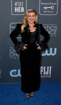 Kelly Clarkson - 25th Annual Critics' Choice Awards at Barker Hangar in Santa Monica, 12 January 2020