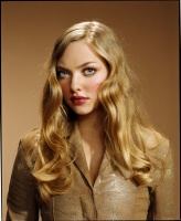 Amanda Seyfried ZhFZMsQu_t