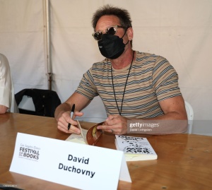 2022/04/23 - David attends the Los Angeles Times Festival of Books QaKbPiQ9_t