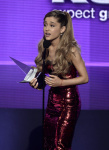 Ariana Grande - Page 2 Ir8KiFRE_t