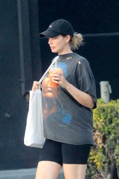 Stephanie Corneliussen - Picks up some juice while out running errands with a friend in West Hollywood, August 17, 2020
