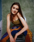 Anne Hathaway OniP759Y_t