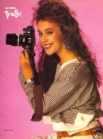 Alyssa Milano - Page 2 UnNerhFQ_t