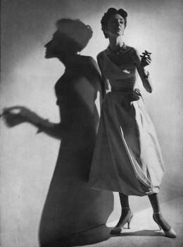 US Vogue May 1, 1952 : Lisa Fonssagrives by Irving Penn | the Fashion Spot