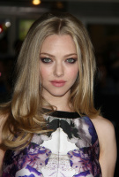 Amanda Seyfried 2Pjz80FU_t