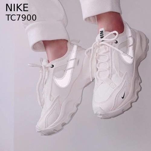NIKE
女款休閒鞋
