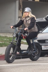 Malin Akerman - Rides her trusty two wheels in Los Angeles 01/07/2022