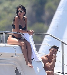 Cristiano Ronaldo & Georgina Rodriguez - Relaxing aboard a yacht in the south of France | 06/23/2019
