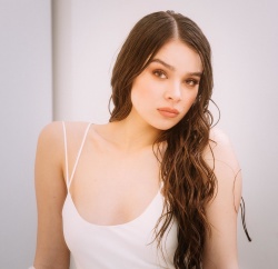 Hailee Steinfeld - Page 2 3xOhnzM1_t