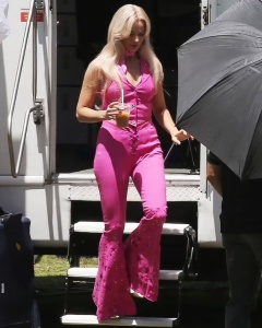 Margot Robbie seen filming Barbie in England 6/21/2022