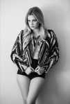 Lili Reinhart BPq8Zzlg_t