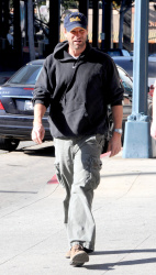 Aaron Eckhart - Out in Beverly Hills - January 19, 2009