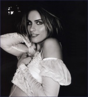 Amanda Peet JY4qFA9t_t