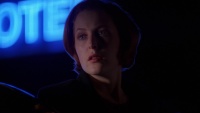 Gillian Anderson - The X-Files S07E10: Sein Und Zeit (1) 2000, 40x